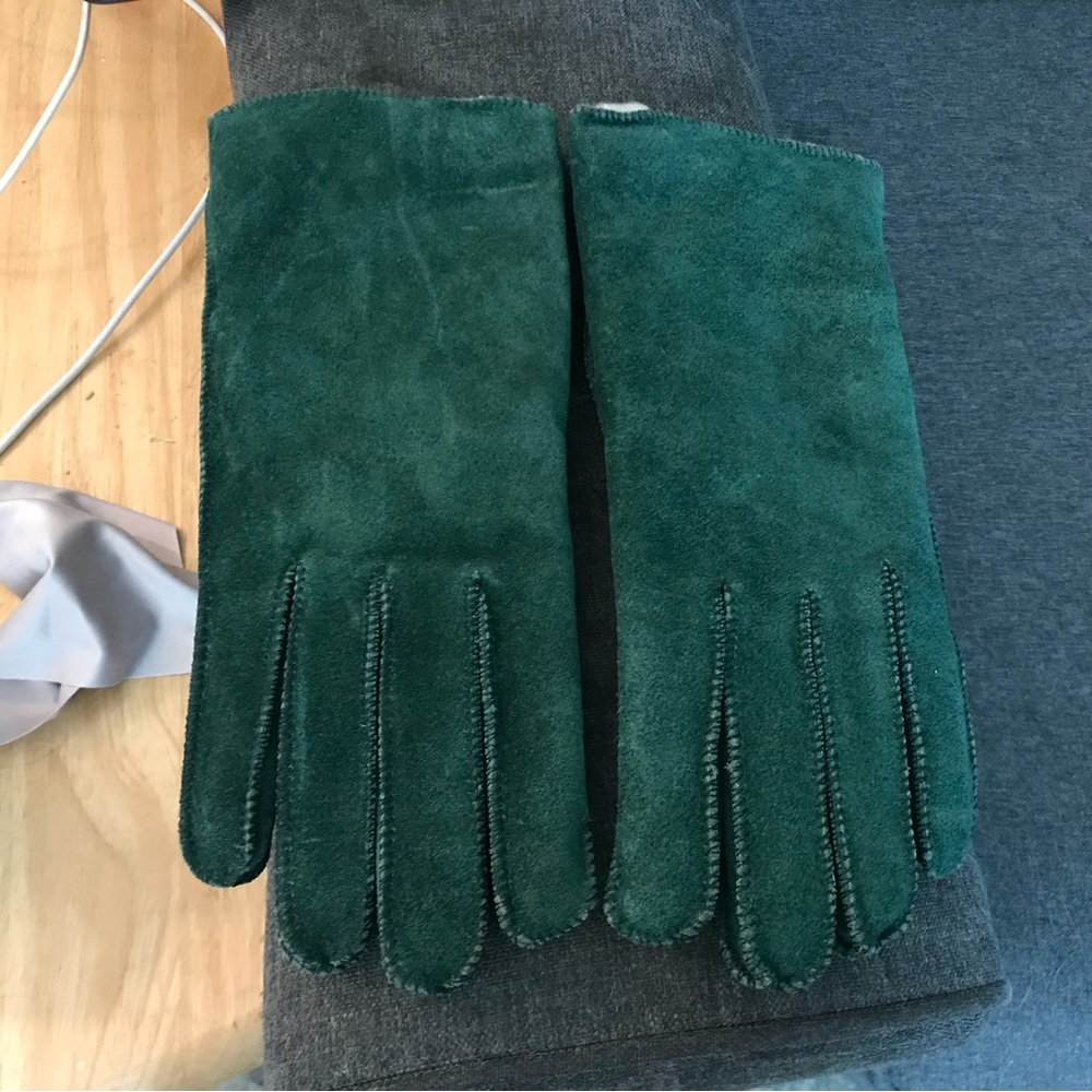 Vintage isotoner green suave gloves.